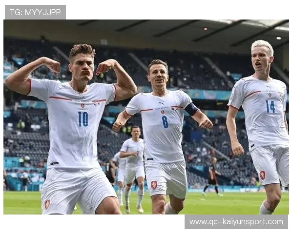 希克：后卫们正确的判断与协防帮助我们守住胜果，希克自曝想踢英超 曾与两队接触最终却投奔