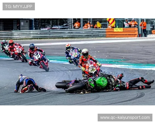 成都比赛摔车事故视频曝光，社会热议安全问题，成都摔跤